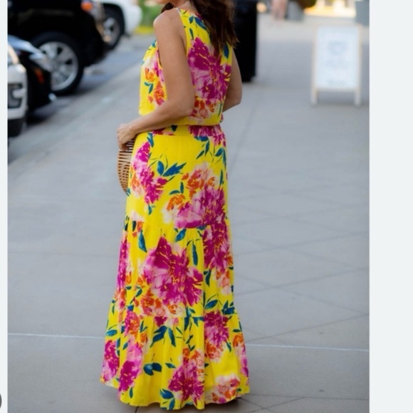 NWT evereve Allison Joy Catalina  MAXI DRESS yellow floral size  M 100% rayon - Picture 4 of 16